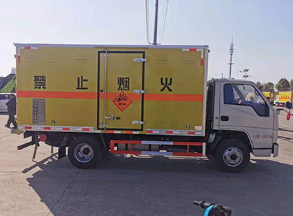 迁西爆破器材运输车工人安全操作规范与智能技术保障